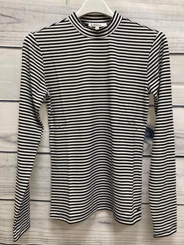 black and white stripe top 