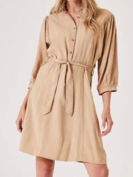 robe beige foncé 